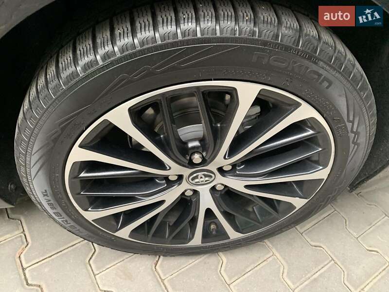 Седан Toyota Camry 2018 в Одессе