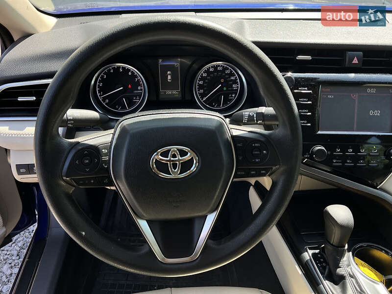 Седан Toyota Camry 2017 в Умані