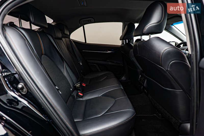 Седан Toyota Camry 2018 в Києві