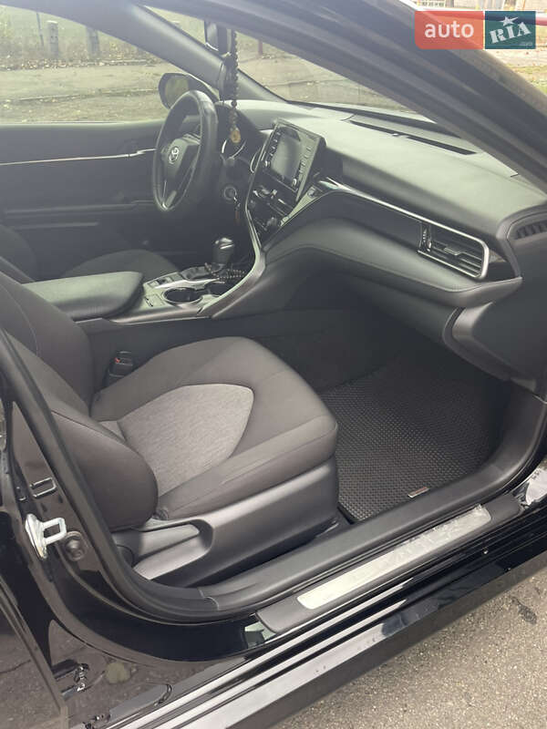 Седан Toyota Camry 2021 в Павлограде