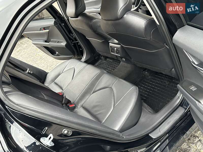 Седан Toyota Camry 2021 в Харькове