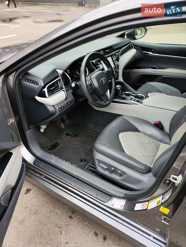 Седан Toyota Camry 2017 в Киеве