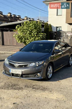 Седан Toyota Camry 2014 в Киеве
