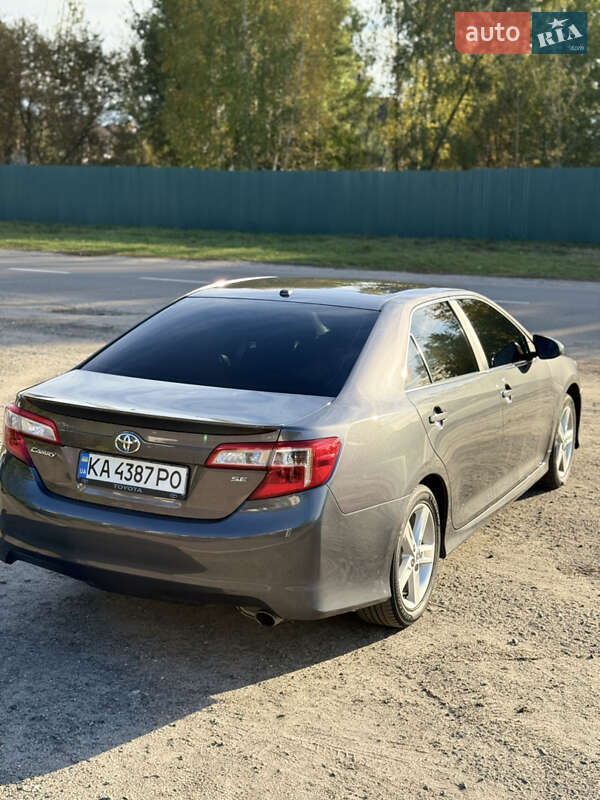 Седан Toyota Camry 2014 в Киеве