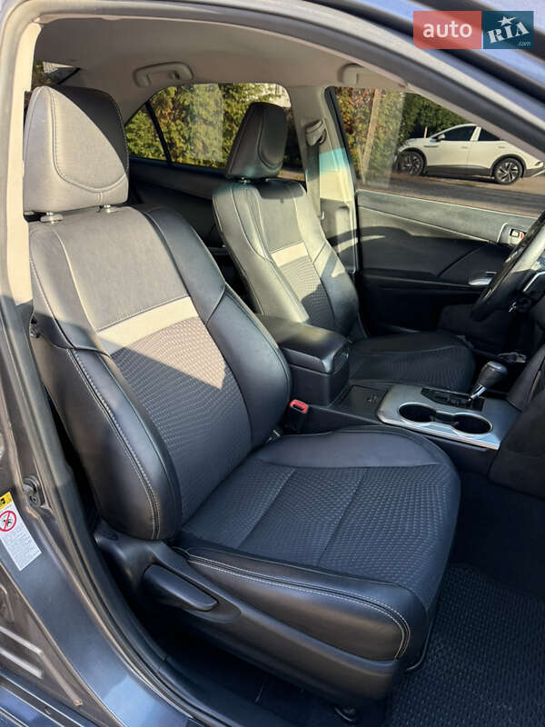Седан Toyota Camry 2014 в Киеве
