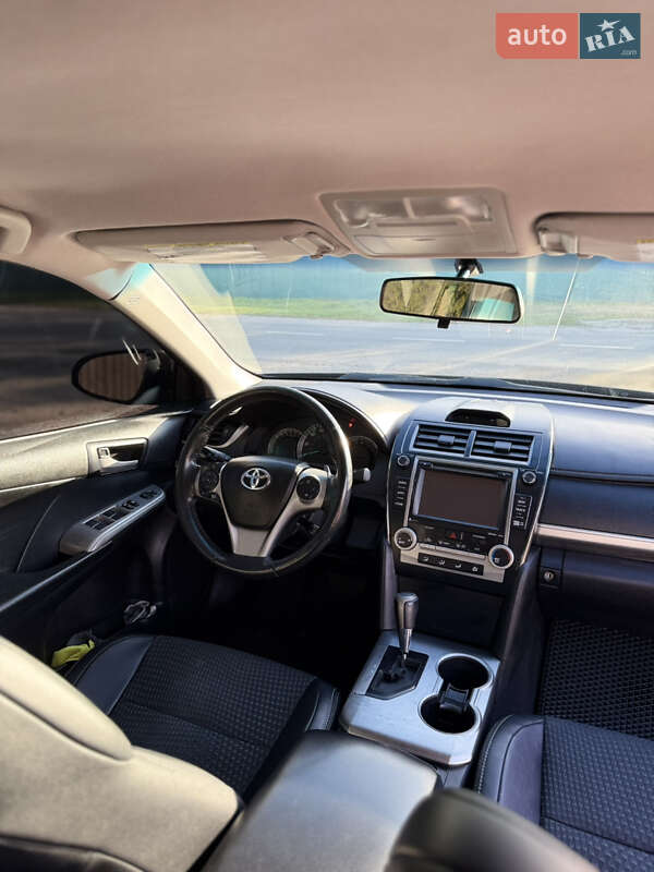 Седан Toyota Camry 2014 в Киеве