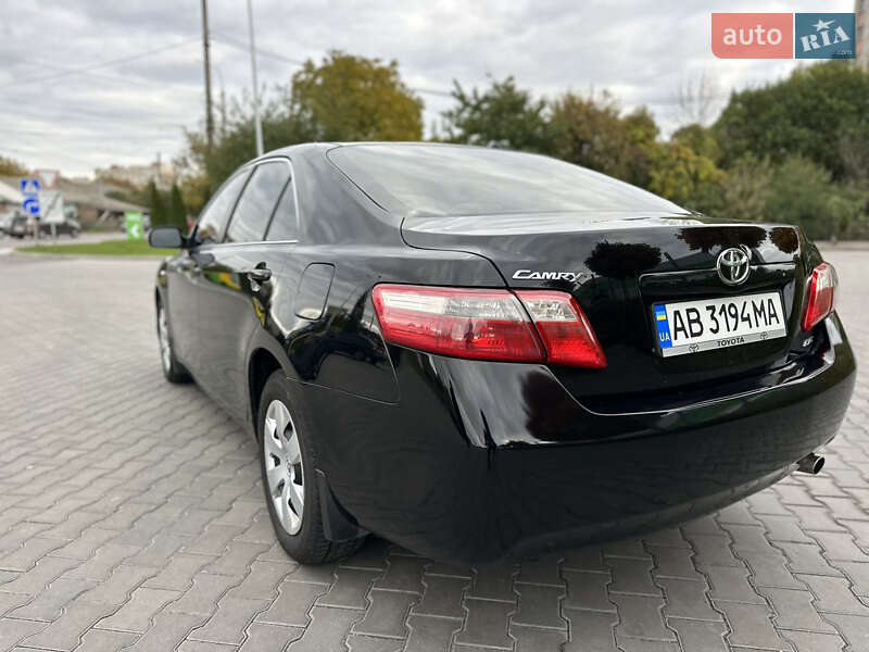 Седан Toyota Camry 2007 в Виннице