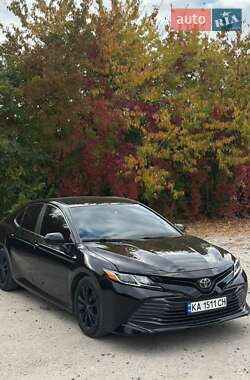 Седан Toyota Camry 2018 в Львові