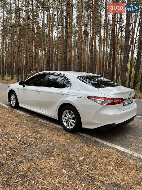 Седан Toyota Camry 2018 в Валках