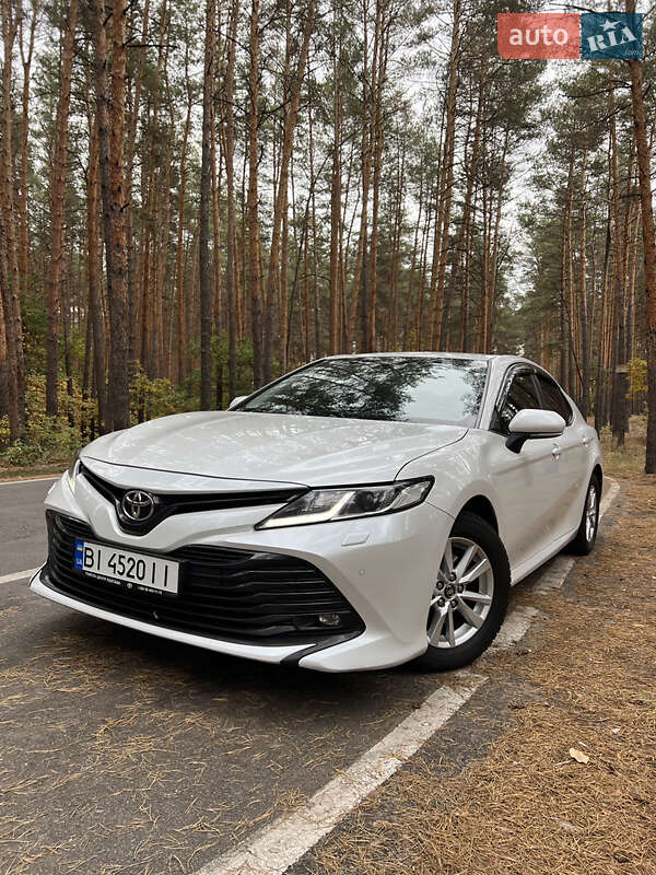 Седан Toyota Camry 2018 в Валках