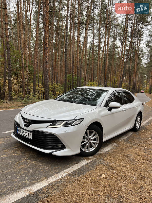 Седан Toyota Camry 2018 в Валках