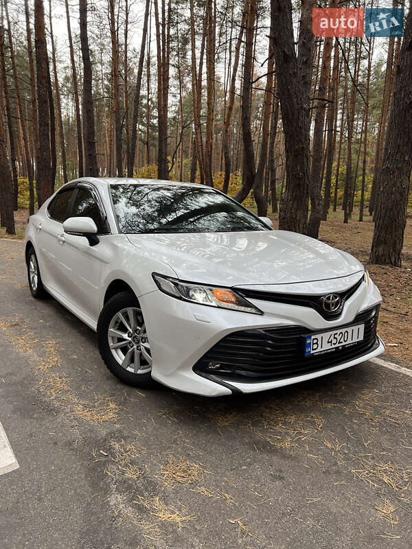 Седан Toyota Camry 2018 в Валках