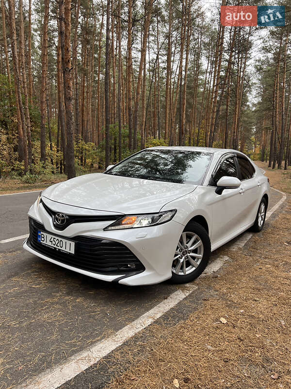 Седан Toyota Camry 2018 в Валках