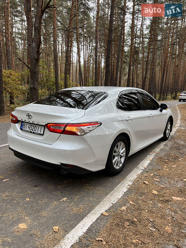 Седан Toyota Camry 2018 в Валках