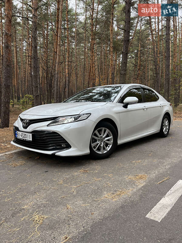Седан Toyota Camry 2018 в Валках