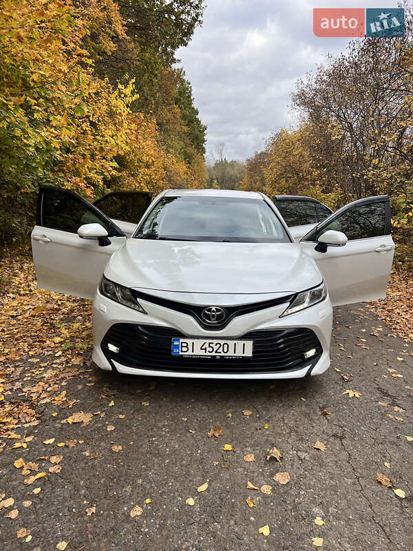 Седан Toyota Camry 2018 в Валках