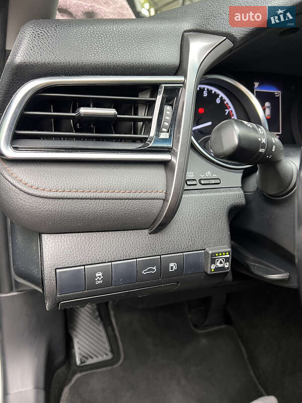 Седан Toyota Camry 2018 в Валках