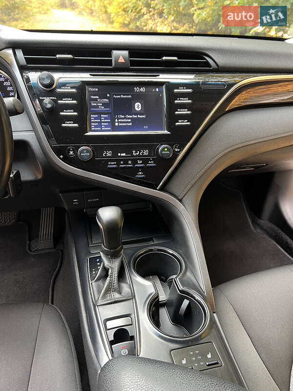 Седан Toyota Camry 2018 в Валках