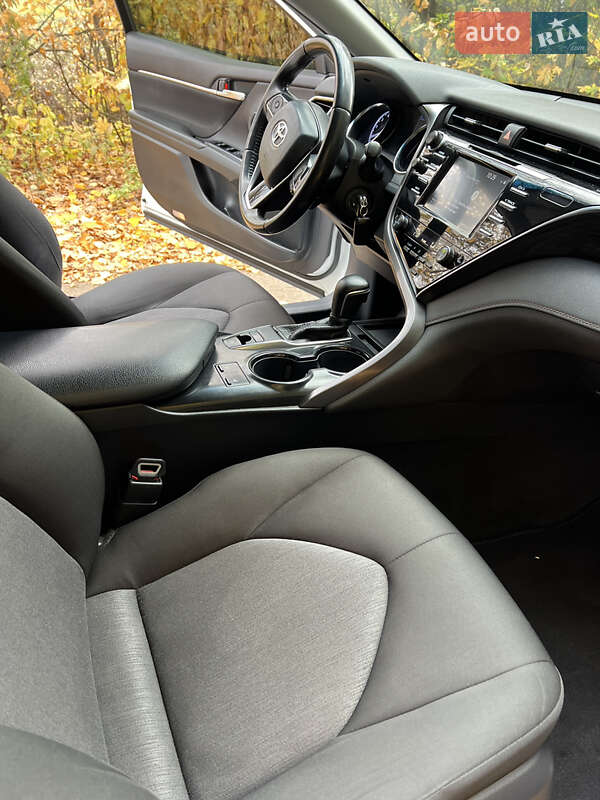 Седан Toyota Camry 2018 в Валках