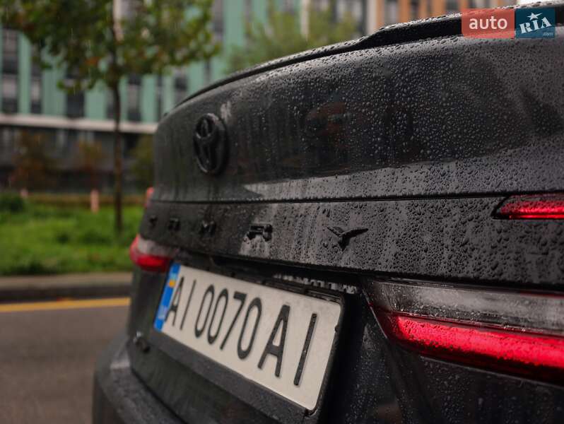 Седан Toyota Camry 2024 в Києві