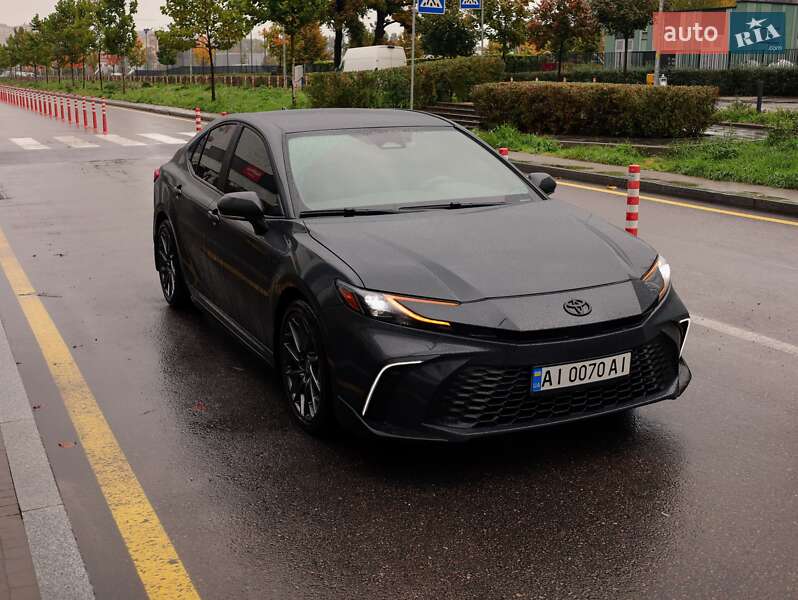 Седан Toyota Camry 2024 в Києві