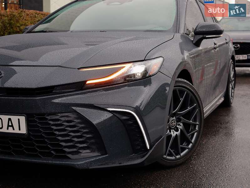 Седан Toyota Camry 2024 в Києві