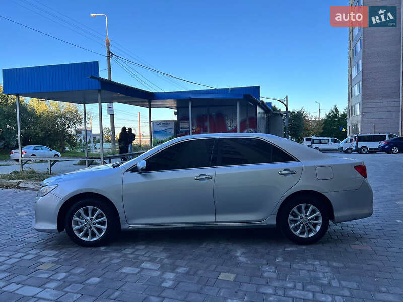 Седан Toyota Camry 2011 в Тернополе
