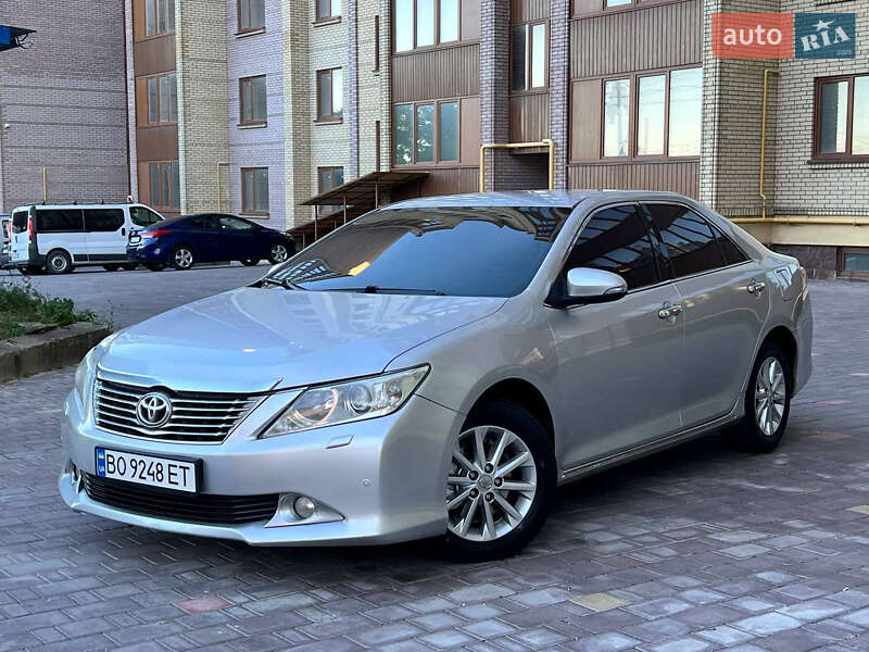 Седан Toyota Camry 2011 в Тернополе