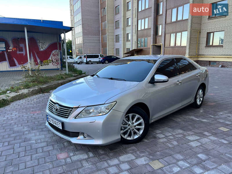 Седан Toyota Camry 2011 в Тернополе