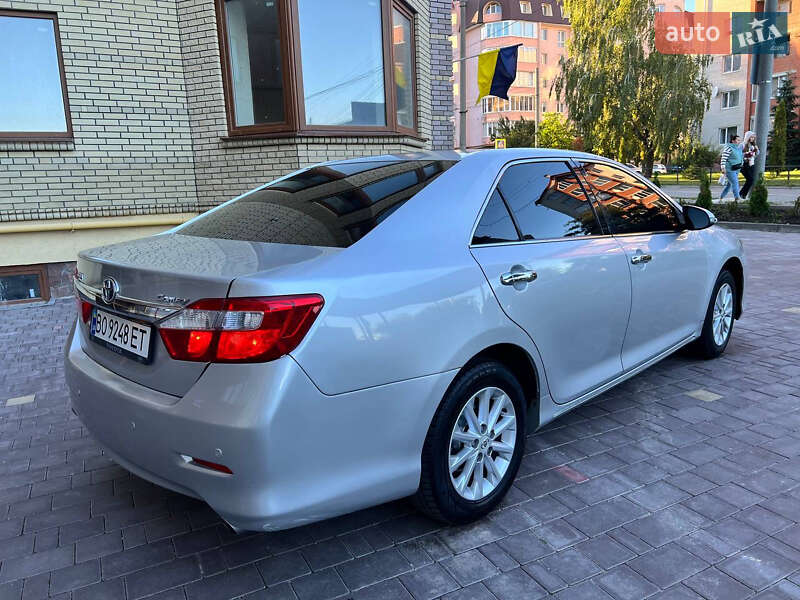 Седан Toyota Camry 2011 в Тернополе
