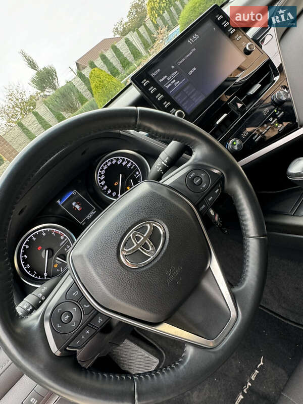 Седан Toyota Camry 2023 в Днепре