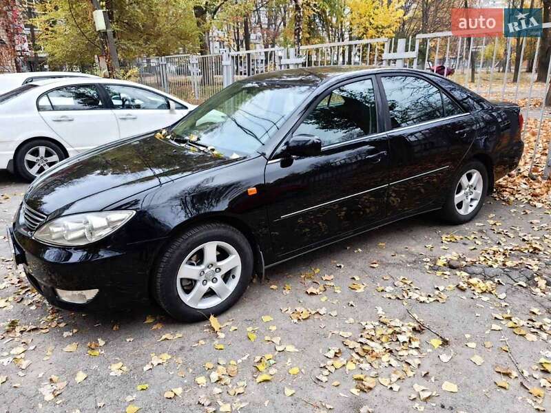 Седан Toyota Camry 2005 в Дніпрі
