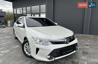 Седан Toyota Camry 2016 в Харкові