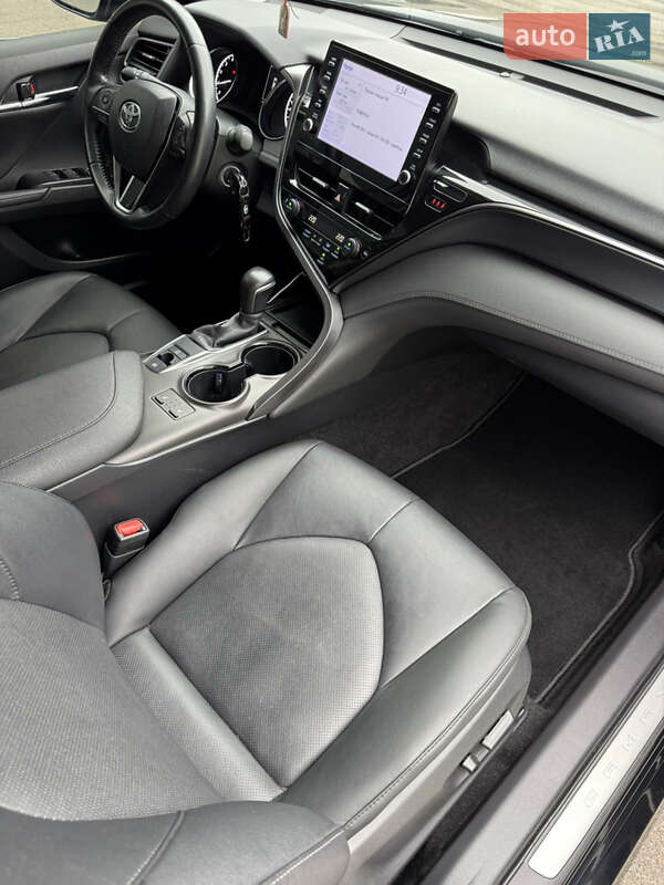 Седан Toyota Camry 2023 в Киеве