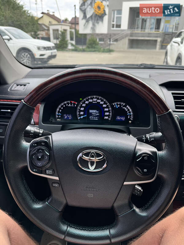 Седан Toyota Camry 2012 в Киеве