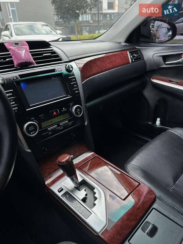 Седан Toyota Camry 2012 в Киеве