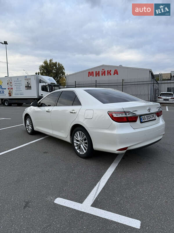 Седан Toyota Camry 2015 в Києві