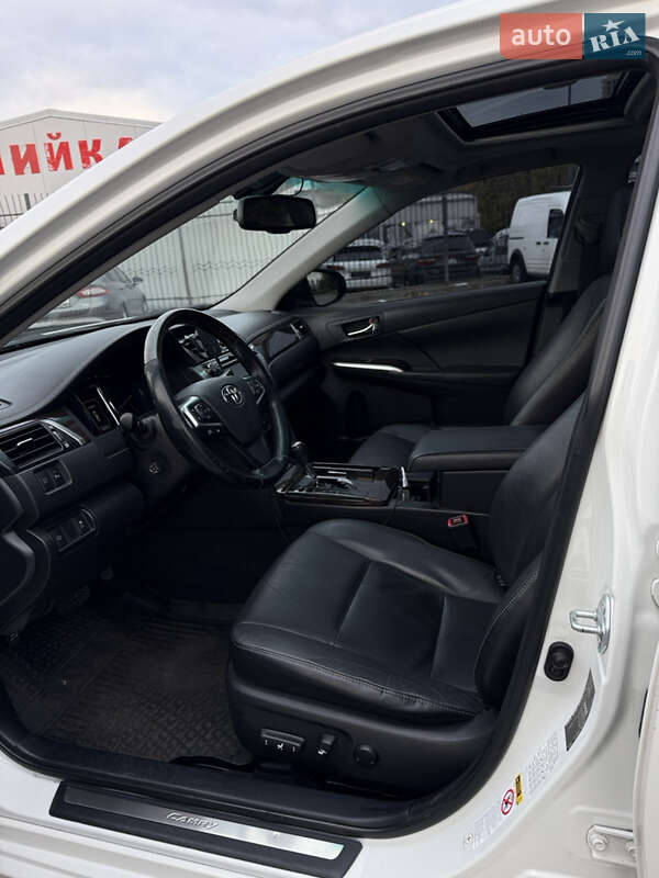Седан Toyota Camry 2015 в Києві