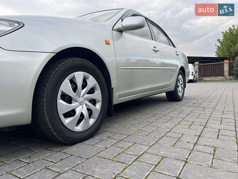 Седан Toyota Camry 2003 в Ровно