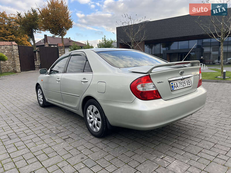 Седан Toyota Camry 2003 в Ровно