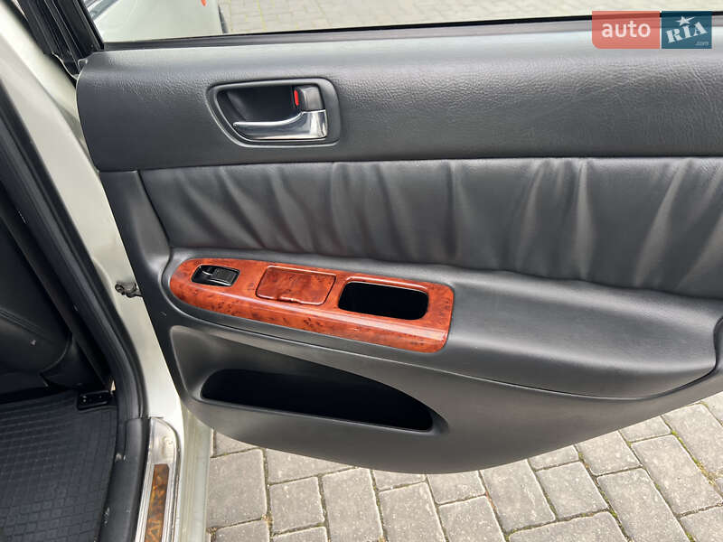 Седан Toyota Camry 2003 в Ровно