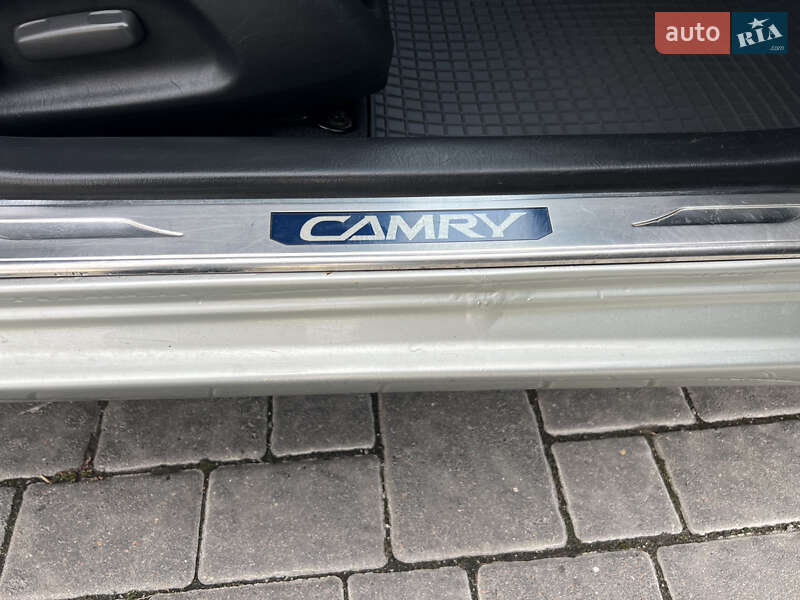 Седан Toyota Camry 2003 в Ровно