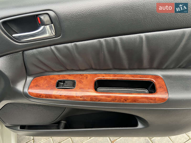 Седан Toyota Camry 2003 в Ровно