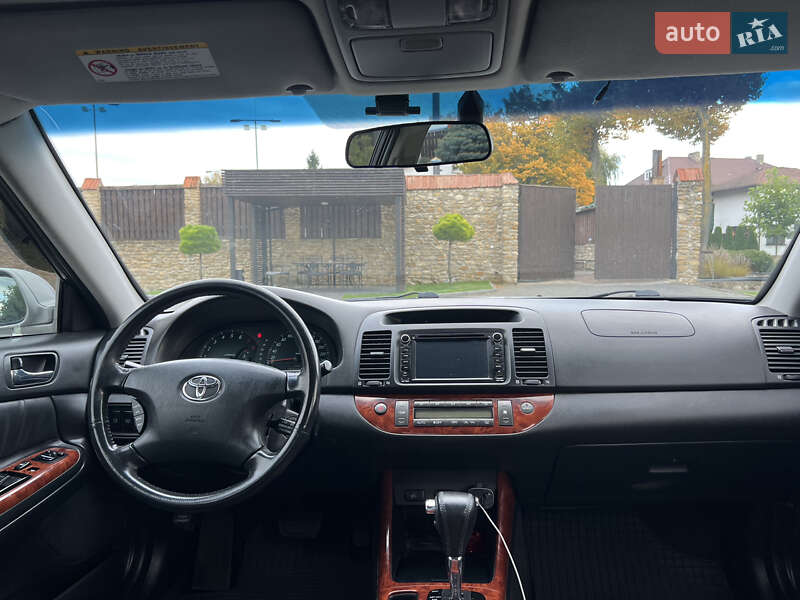 Седан Toyota Camry 2003 в Ровно
