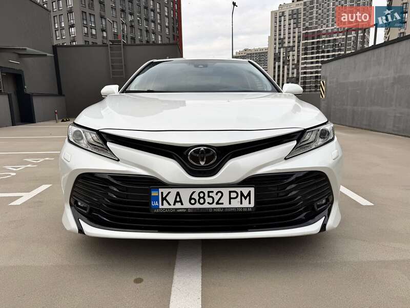 Седан Toyota Camry 2018 в Києві