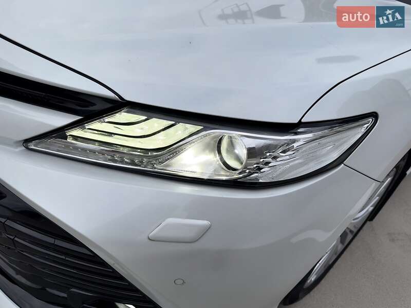 Седан Toyota Camry 2018 в Києві