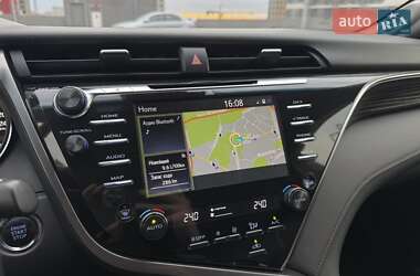Седан Toyota Camry 2018 в 