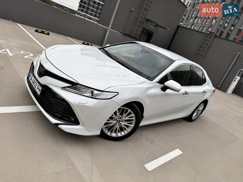 Седан Toyota Camry 2018 в Києві