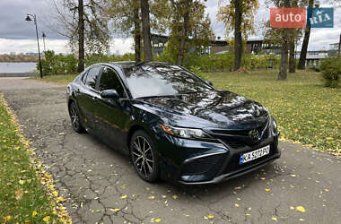 Седан Toyota Camry 2021 в Киеве