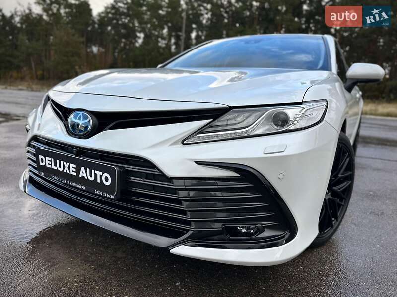 Седан Toyota Camry 2021 в Киеве